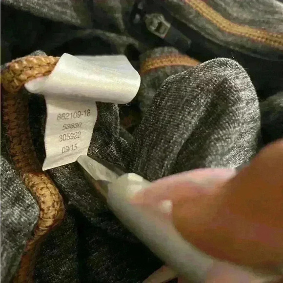 Athleta Medium Gray Capris Leggings - Picture 8 of 8